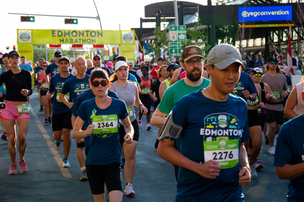 A group of runners at the Edmonton Marathon